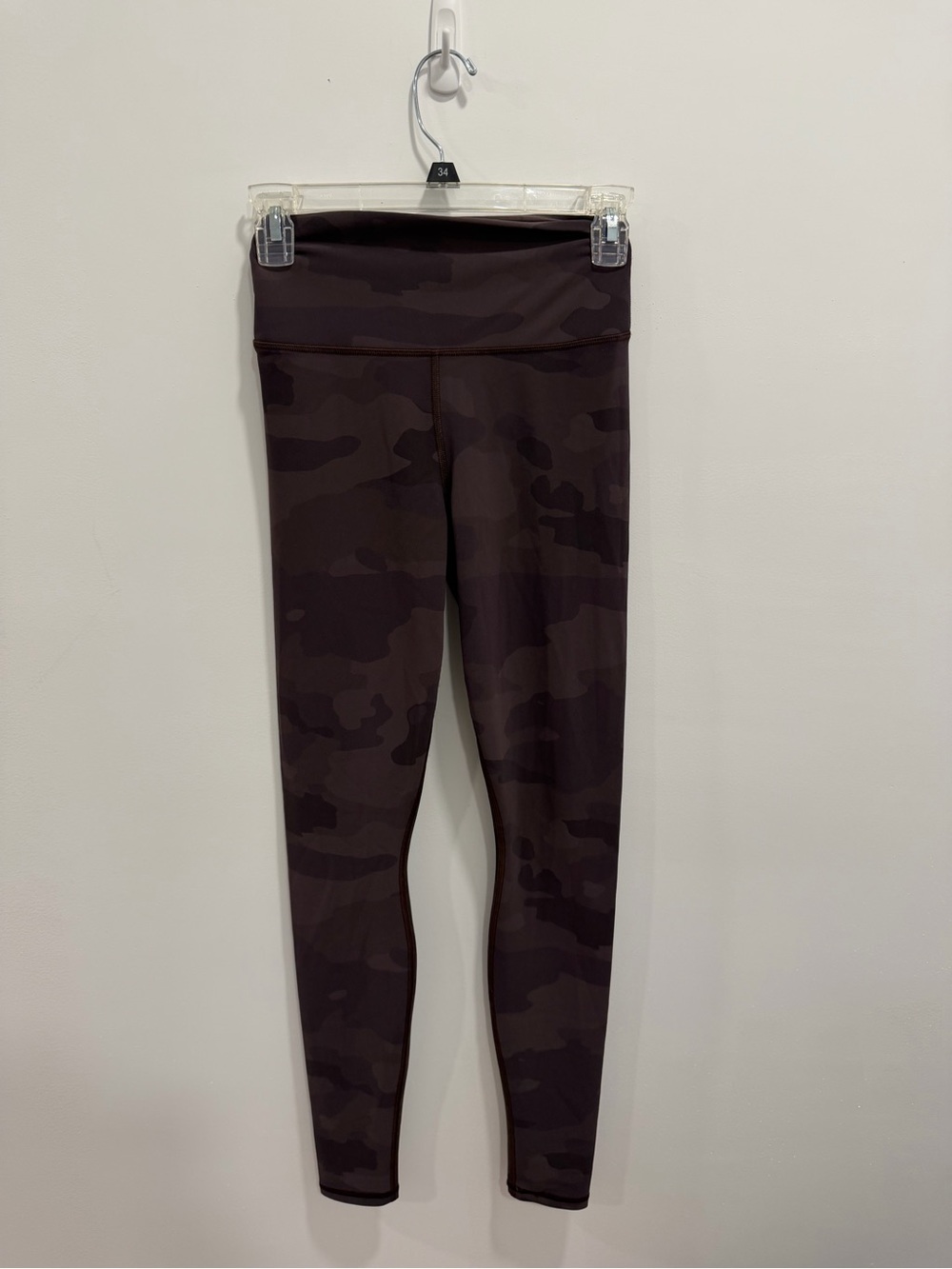 ALO Yoga Camo Leggings - Dark Brown